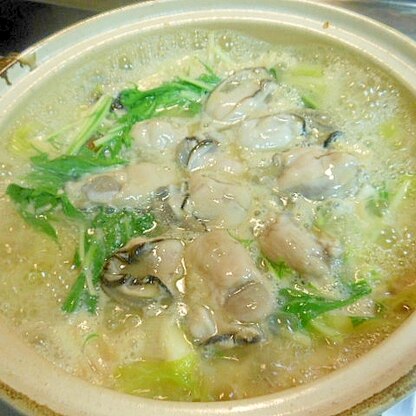牡蠣と水菜の味噌鍋